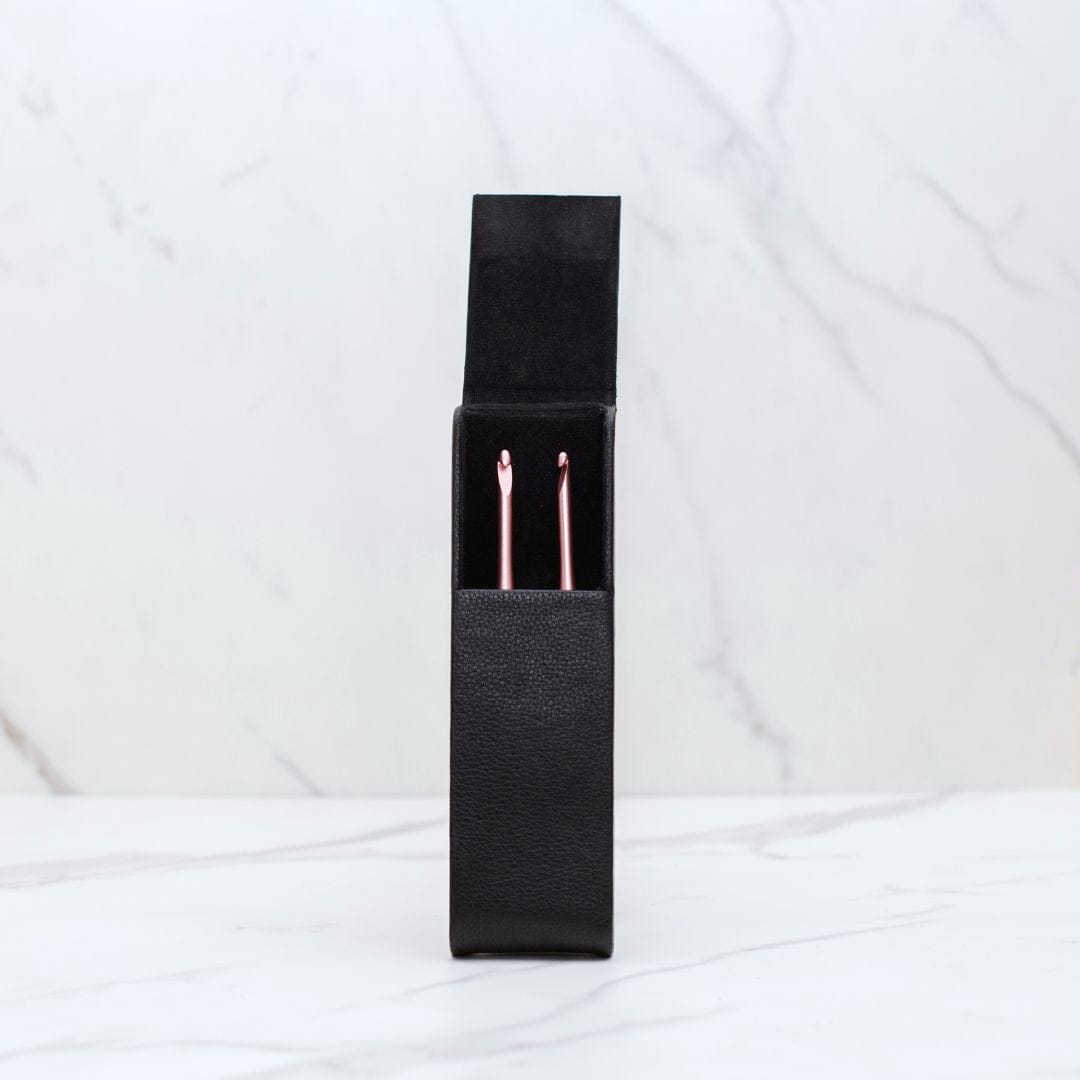 Double Leather Hook Holder FurlsCrochet Black