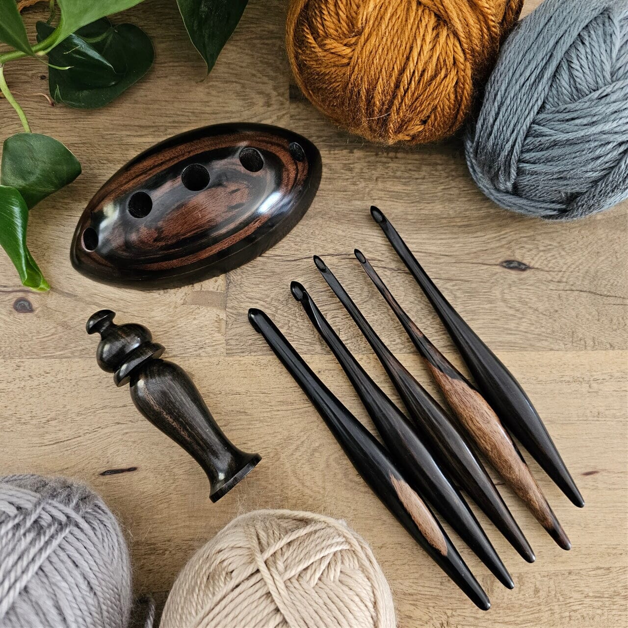 Ebony 5 Hook Circular Display Accessories Furls